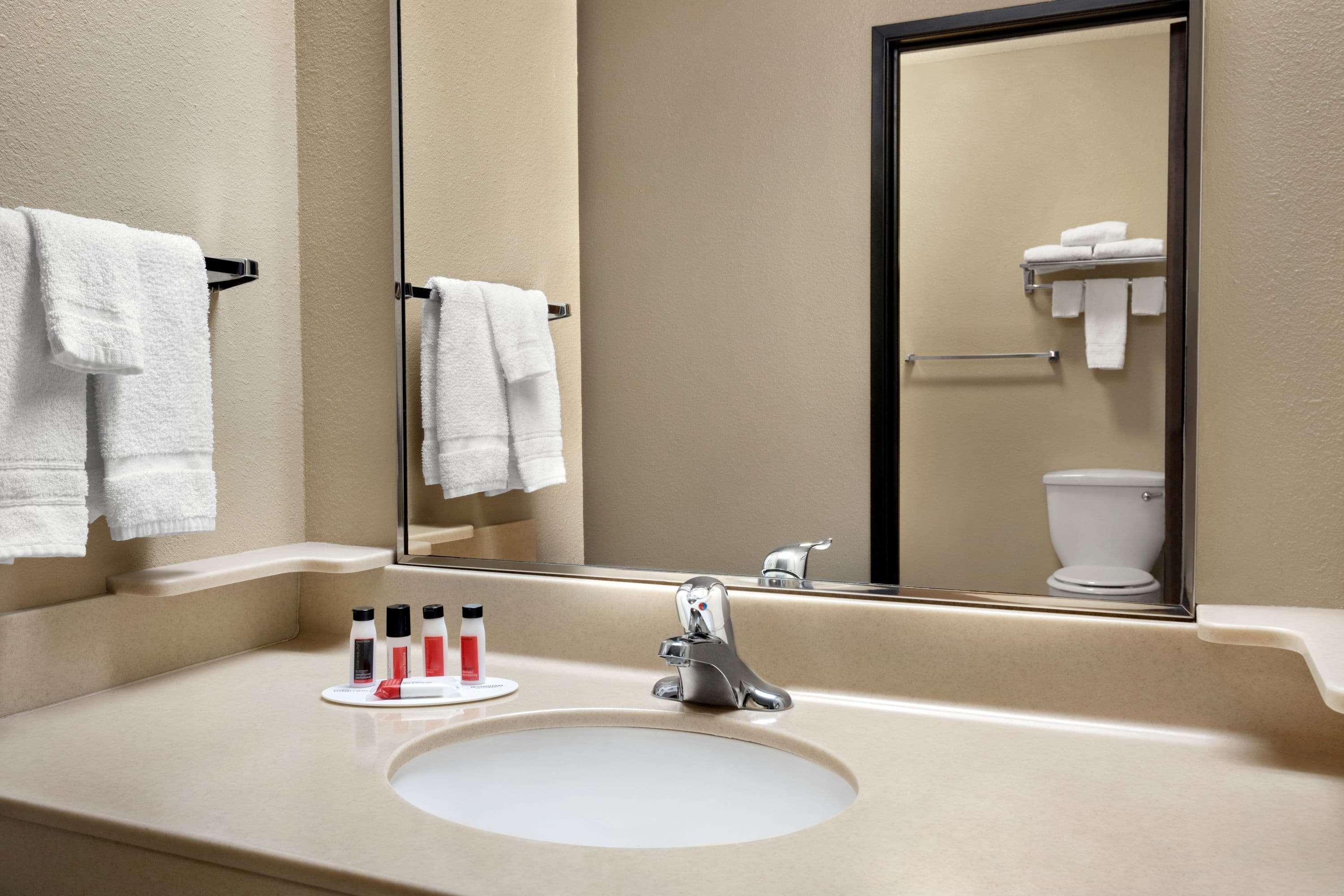 Baymont By Wyndham Sioux Falls North,I-29,Russell St, Airport Ngoại thất bức ảnh
